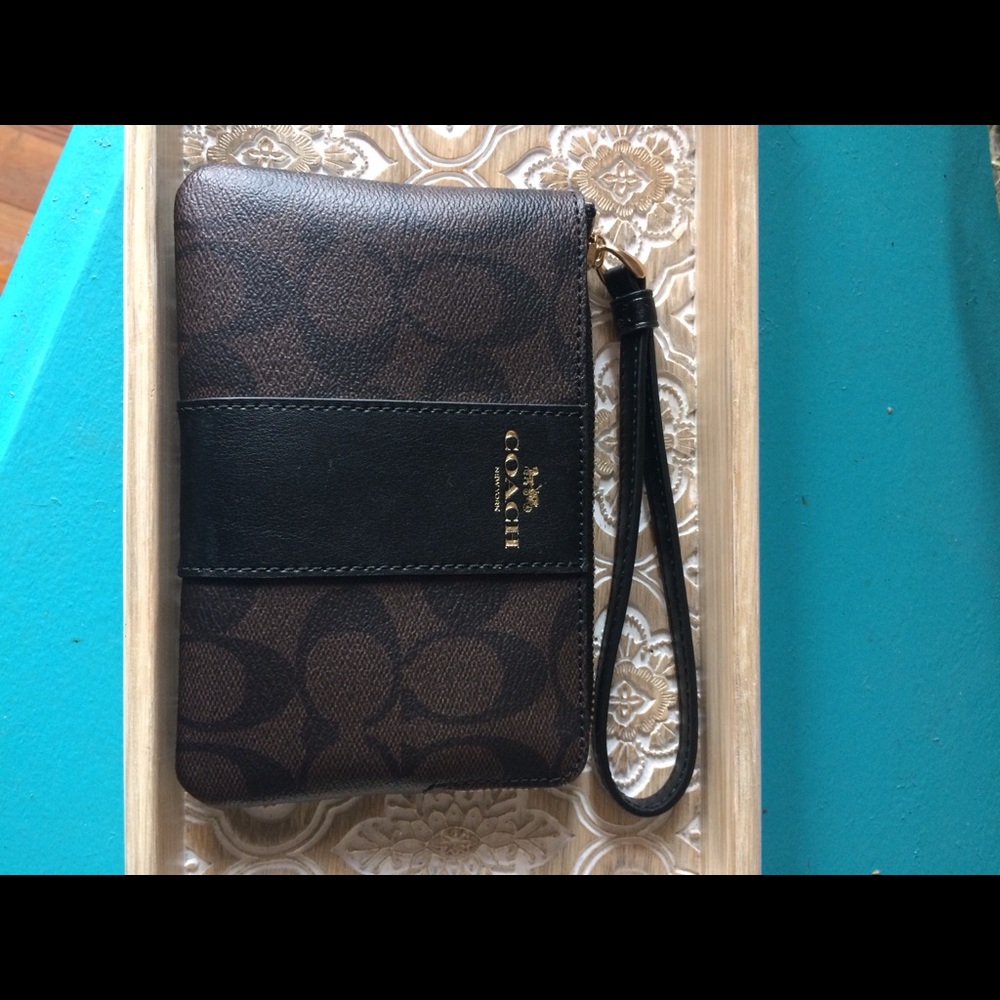 NWT Coach Signature wristlet